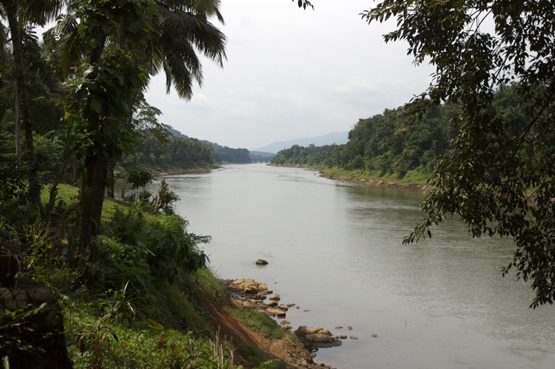 चित्र:Periyar-River-2.jpg