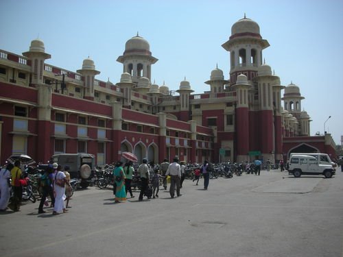 चित्र:CharBagh-Lucknow-Station.jpg