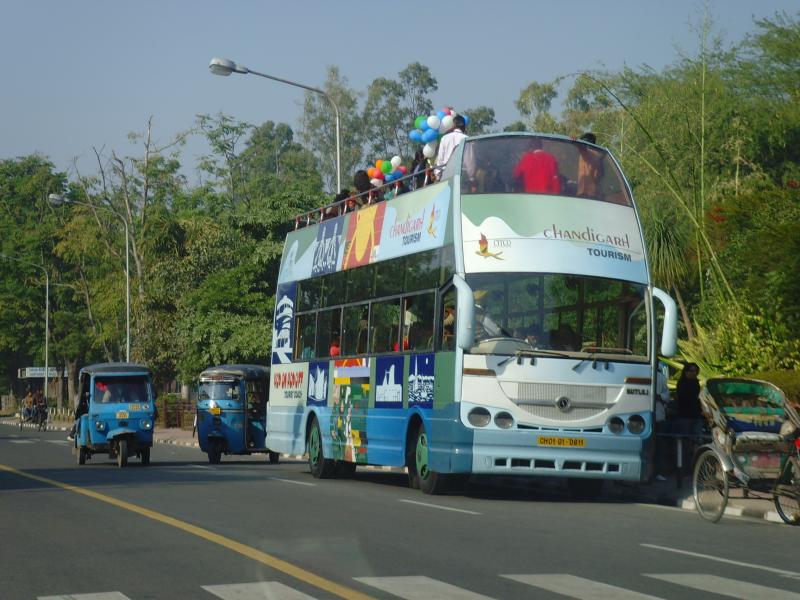 चित्र:Chandigarh-Bus.jpg