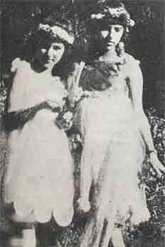 File:Amrita with Indira 1922.jpg
