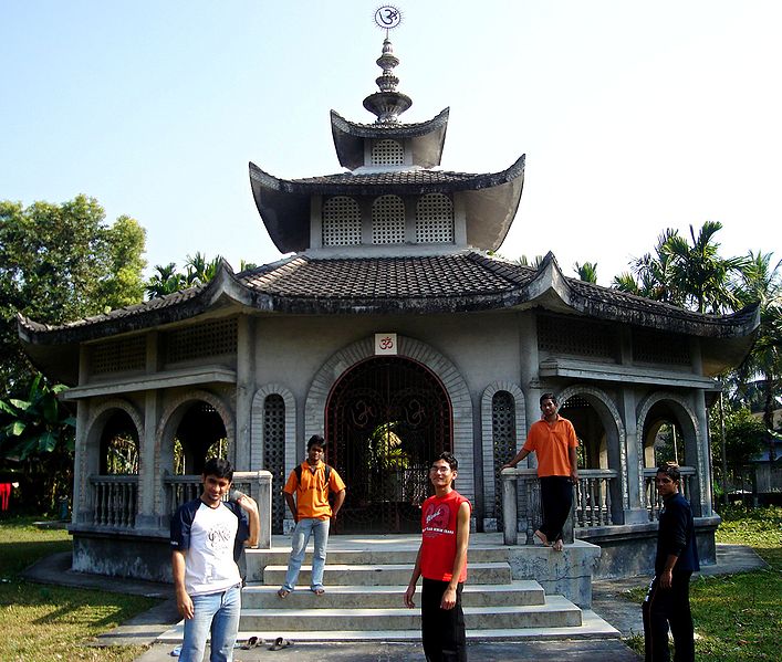 File:Brahma-Mandir-Kokrajhar.jpg