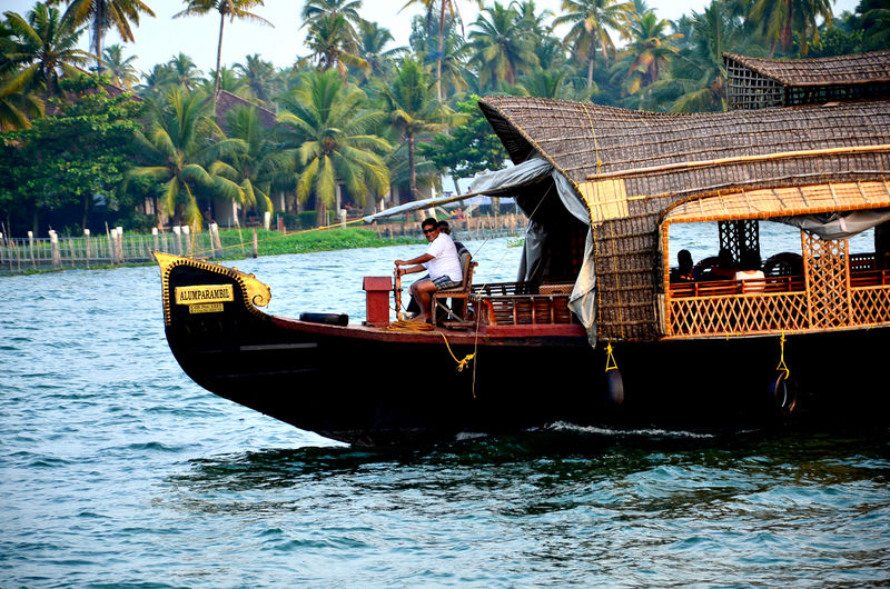 File:Vembanad-Lake-5.jpg