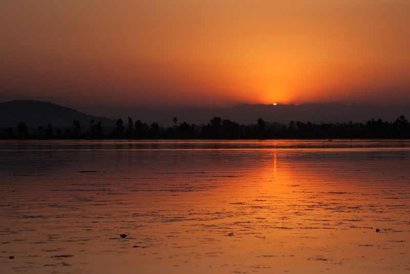 File:Sunset-At-Dal-Lake-In-Srinagar.jpg