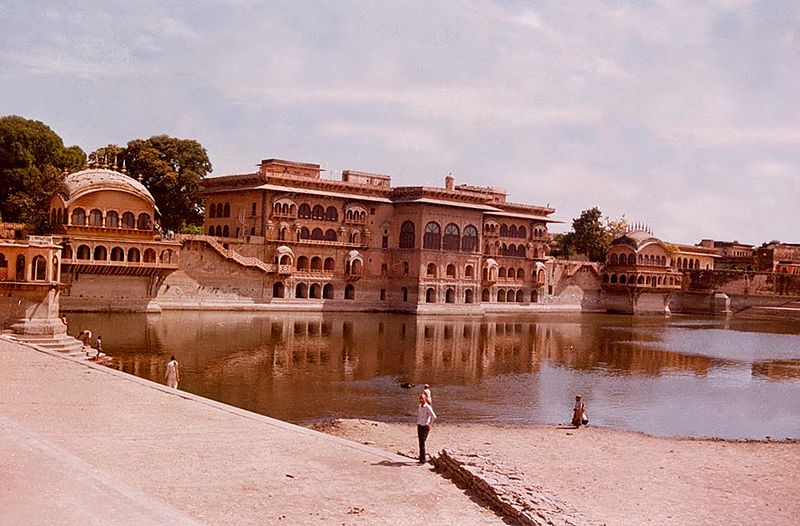 File:Jal-Mahal-Deeg-3.jpg