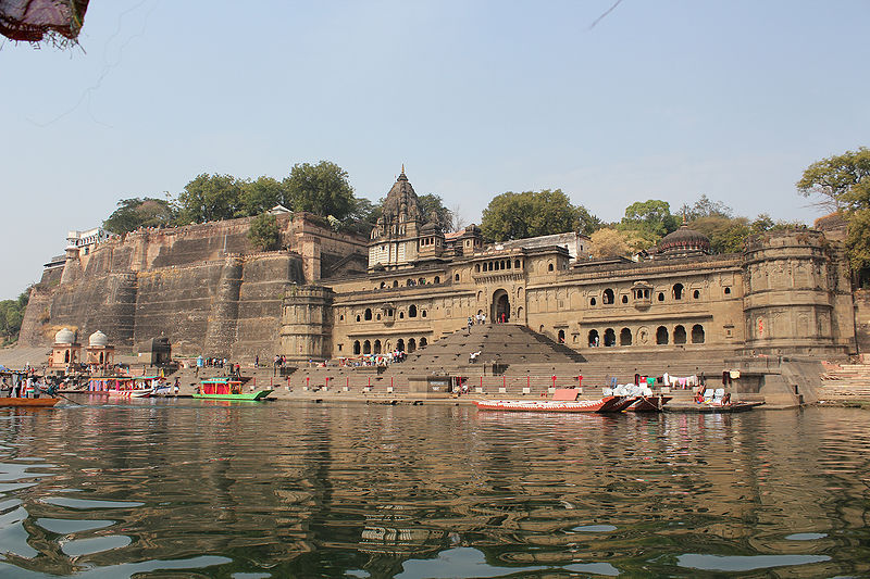 File:Maheshwar-Fort-ahilya-ghat.jpg