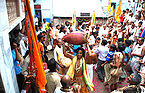 गुरु पूर्णिमा पर श्रृध्दालुओं का भजन-कीर्तन, गोवर्धन, मथुरा Devotees Chanting Bhajans On Guru Purnima, Govardhan, Mathura