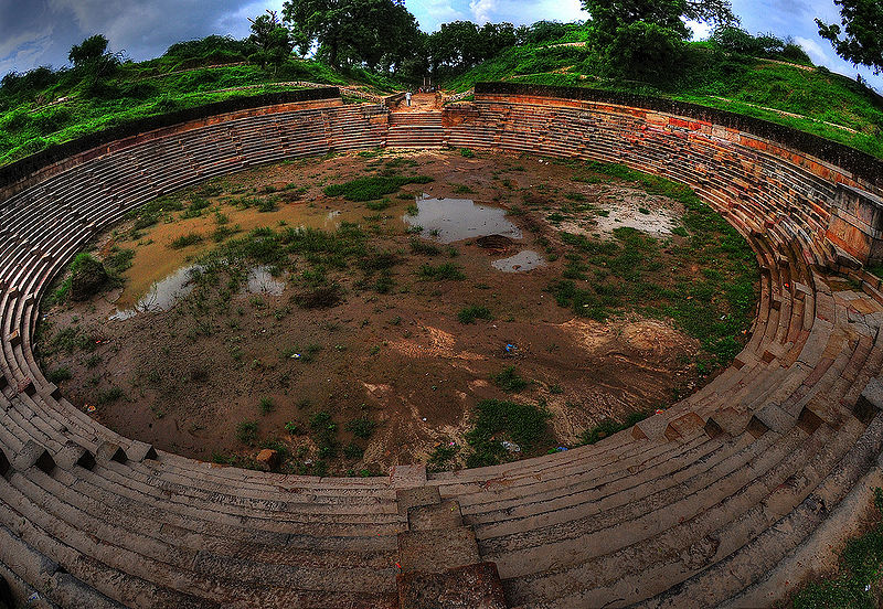 File:Rani-Ki-Vav-Sediment-Tank-Gujarat.jpg