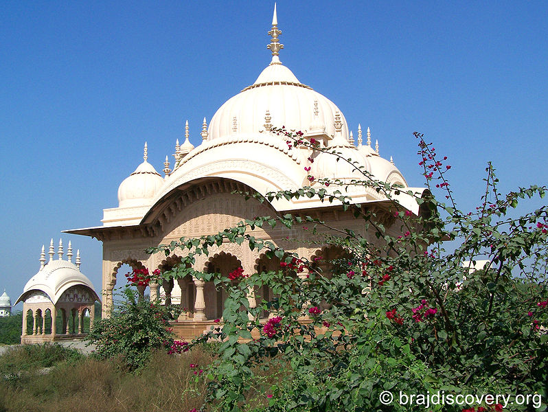 File:Kusum Sarovar Govardhan-12.jpg