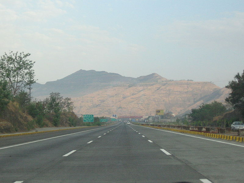 File:Mumbai-pune-expressway.jpg