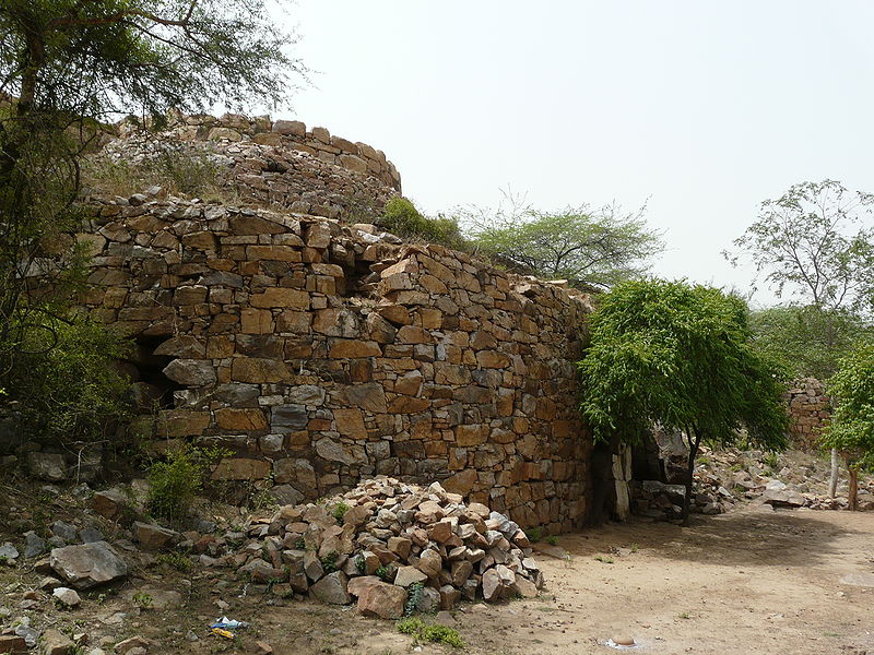 File:Lal-Kot-3.jpg