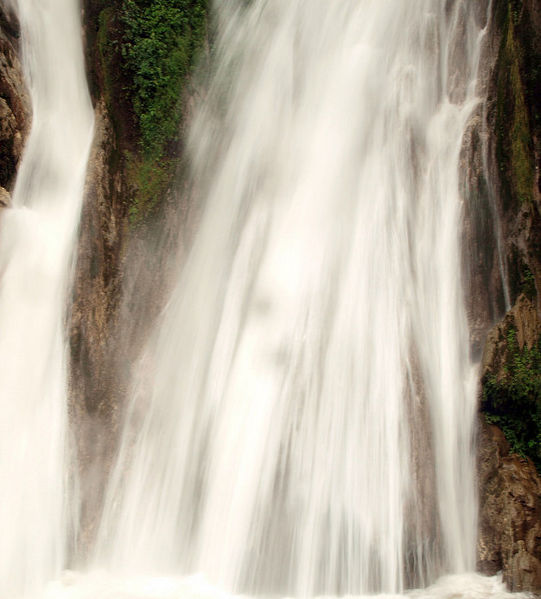 File:Kempty-Falls-Mussorie-2.jpg