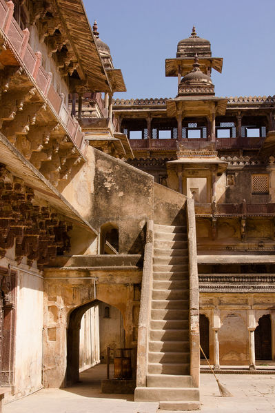 File:Jahangir-Mahal-Orchha-01.jpg