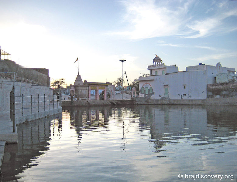 File:Krishna Kund Govardhan Mathura 2.jpg