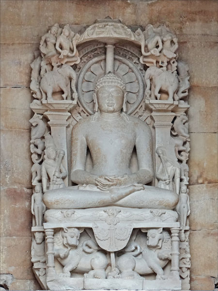 File:Parsvanath-Temple-Khajuraho-3.jpg
