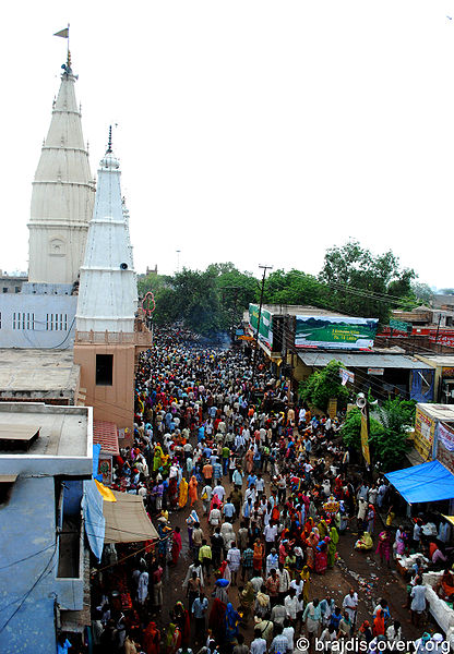 File:Danghati-Temple-Govardhan-Mathura-1.jpg