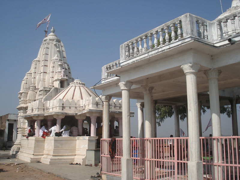 File:Beneshwar-Dham-Dungarpur-5.jpg