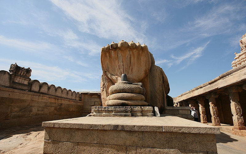 File:Lepakshi-Lingam.jpg