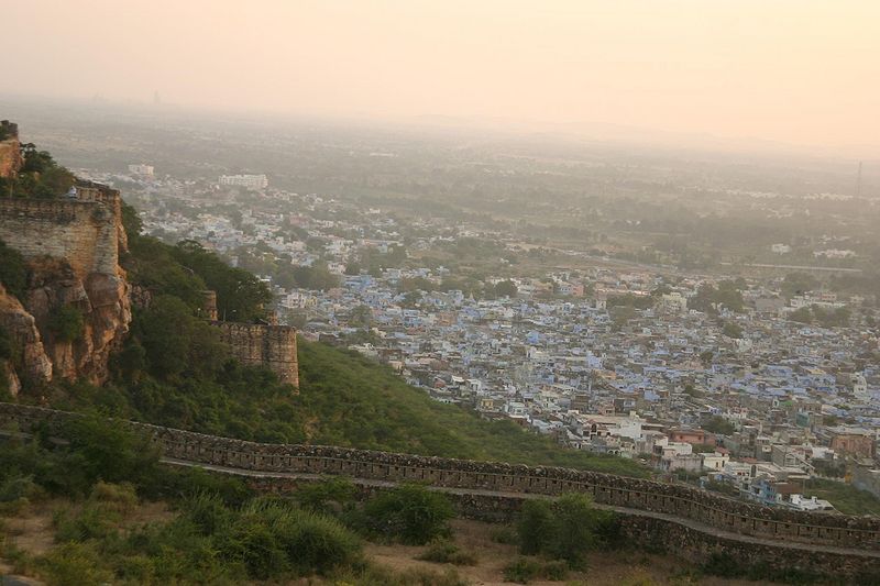File:Chittorgarh-Fort-2.jpg