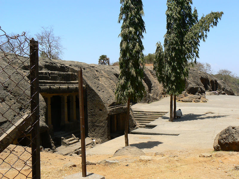 File:Mahakali-Caves-4.jpg
