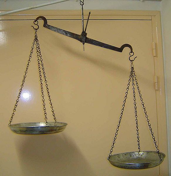 File:800px-Balance a fleau.jpg
