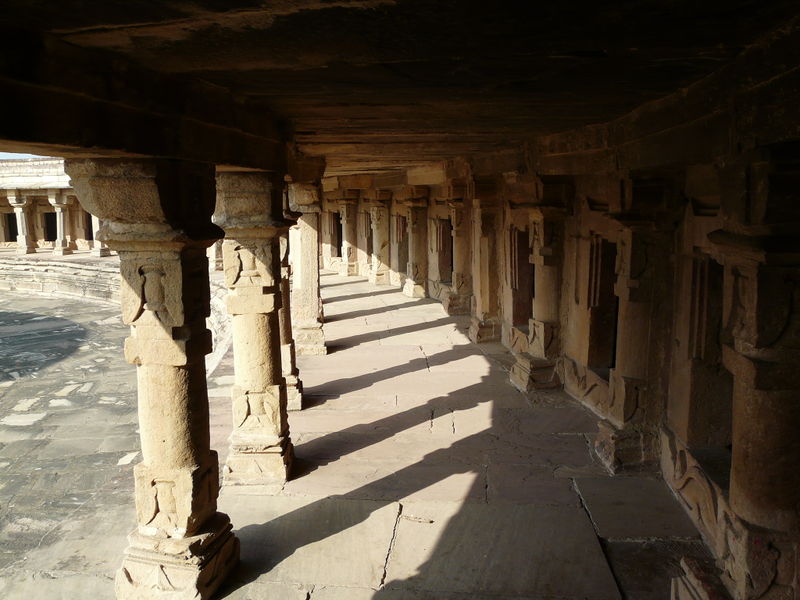 File:Chausath-Yogini-Temple8.jpg