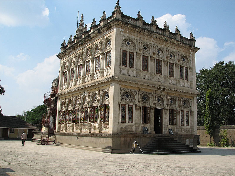 File:Mahadji-Shinde-Chatri.jpg