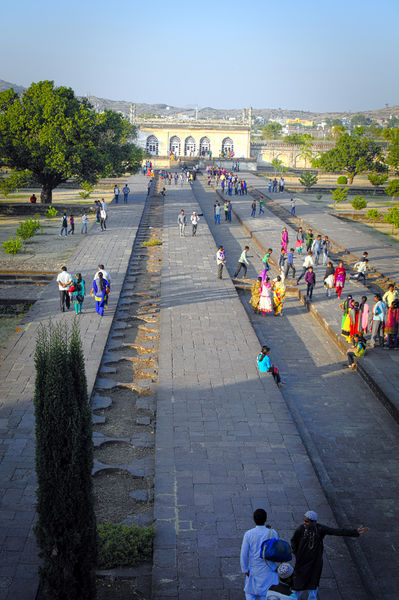 File:Bibi-Ka-Maqbara-4.jpg