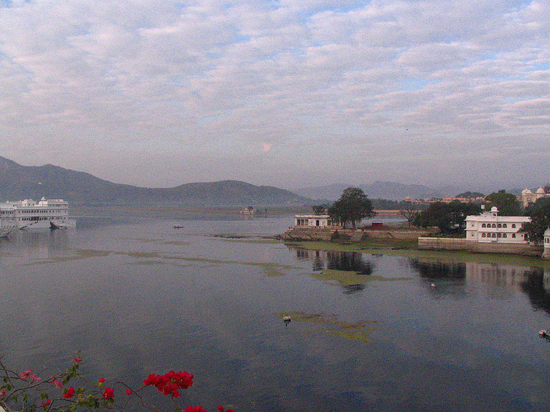 File:Pichola-Lake-Udaipur.jpg