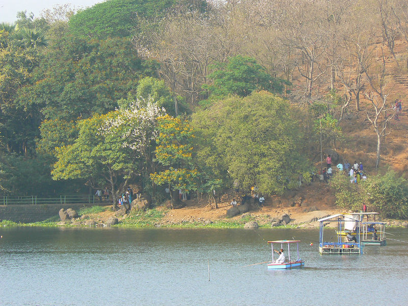 File:Powai-Lake-6.jpg