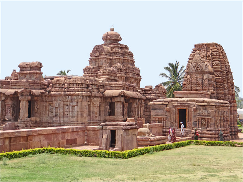 File:Virupraksha-Temple-2.jpg