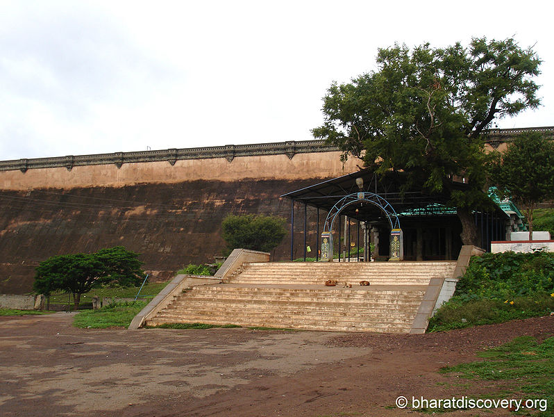 File:Hiriyur-Dam.jpg