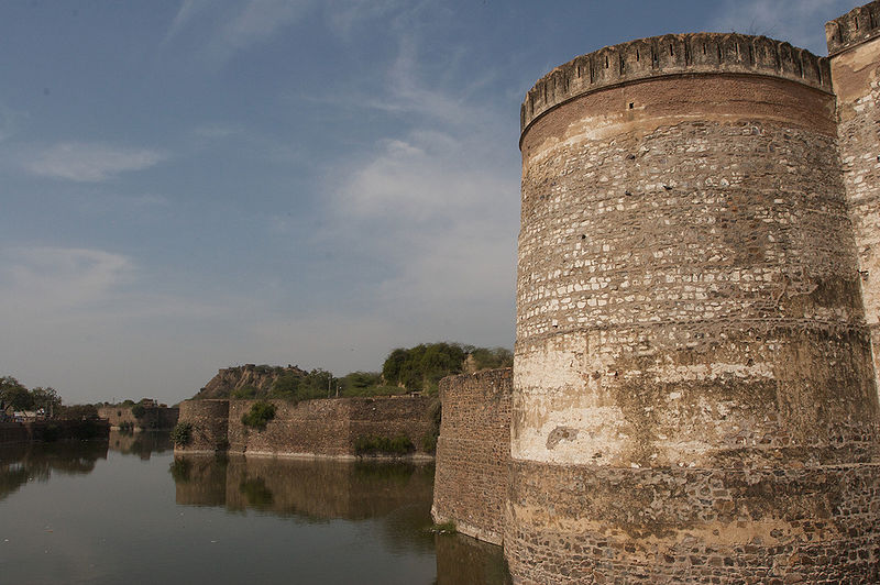 File:Iron-Fort-Bharatpur.jpg