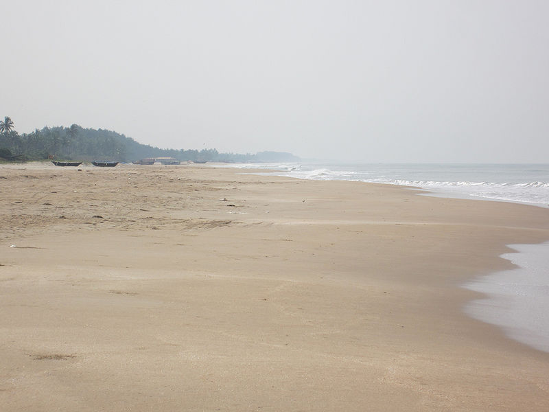 File:Velsao-Beach-Goa-1.jpg