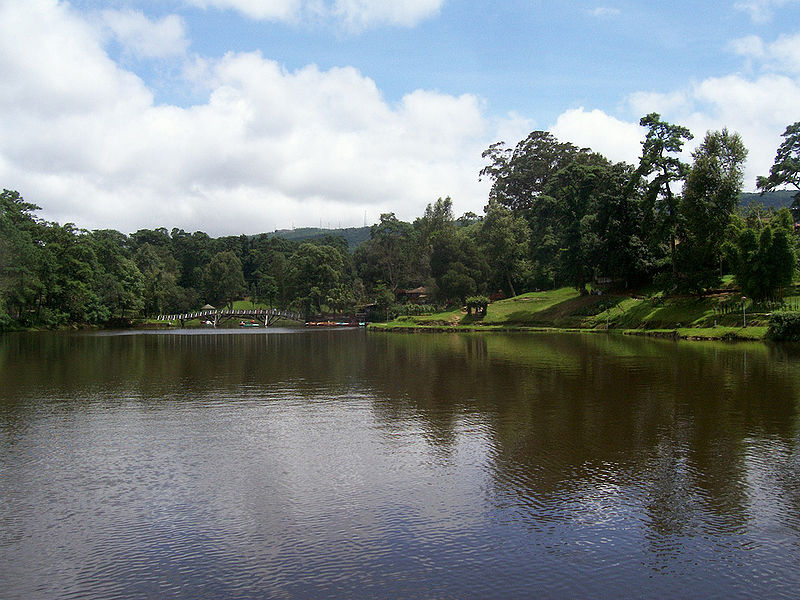File:Ward-Lake.jpg