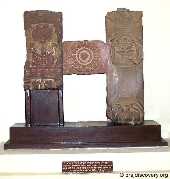 चित्र:Railing-Pillars-And-A-Cross-Bar-Showing-Bodhi-Tree-And-Wheel-Of-Law-Mathura-Museum-61.jpg