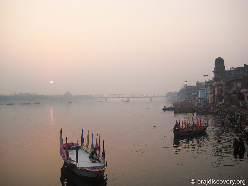 File:Ghats-of-Yamuna-1.jpg