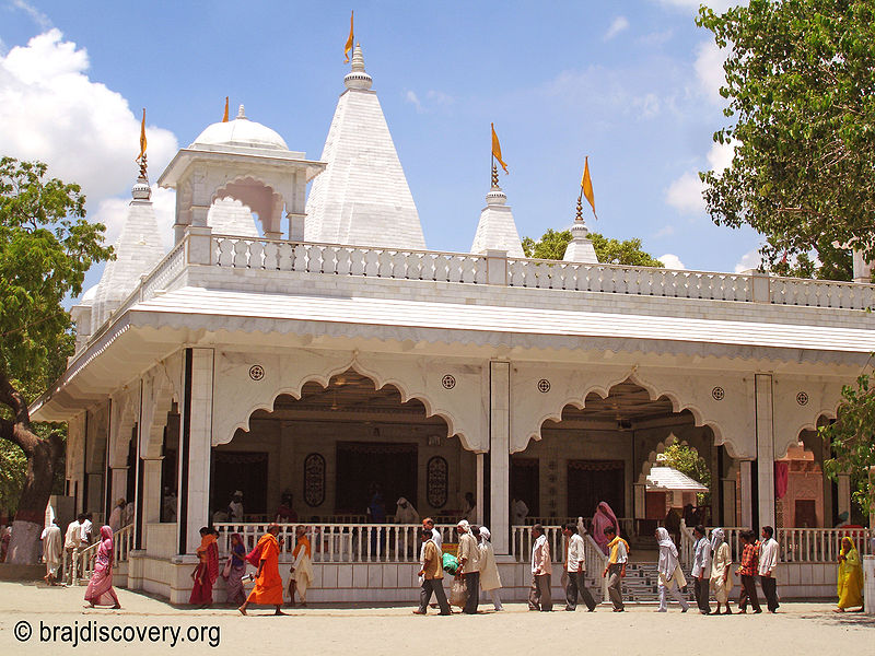 File:Radha-Raman-Temple-Ramanreti.jpg