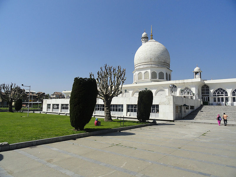 File:Hazratbal-Mosque.jpg