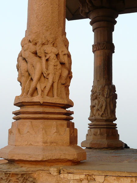 File:Saas-Bahu temple-11.jpg