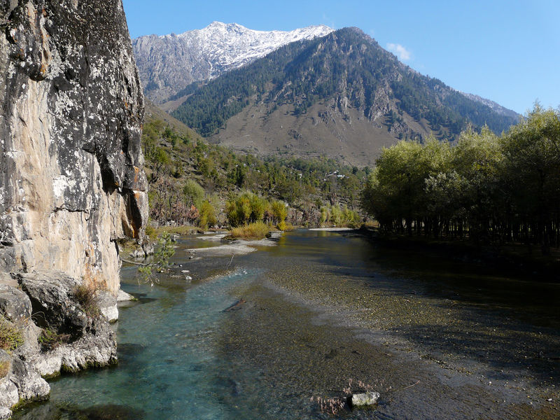 File:Betab-Valley-Kashmir.jpg