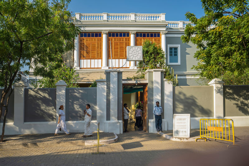 File:Sri-Aurobindo-Ashram-Puducherr.jpg