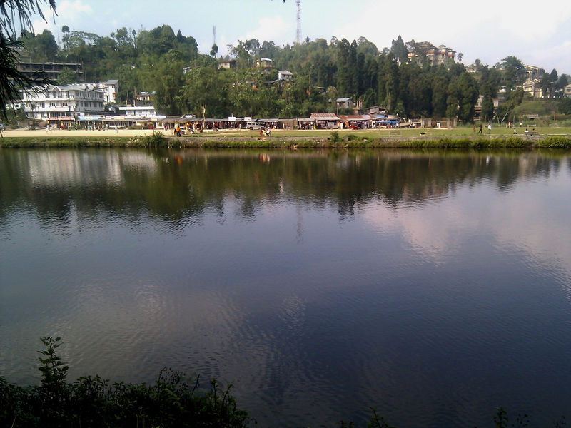 File:Mirik-at-lake-2.jpg