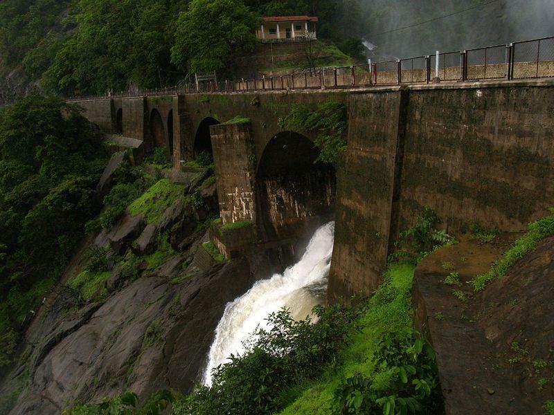 File:Dudhsagar-Waterfalls-Goa-4.jpg