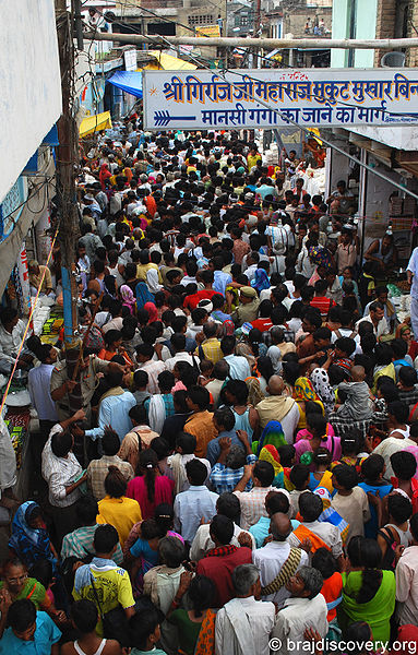 File:Guru-Purnima-Govardhan-Mathura-11.jpg