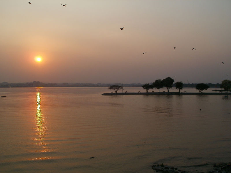 File:Hussain-Sagar-lake-1.jpg