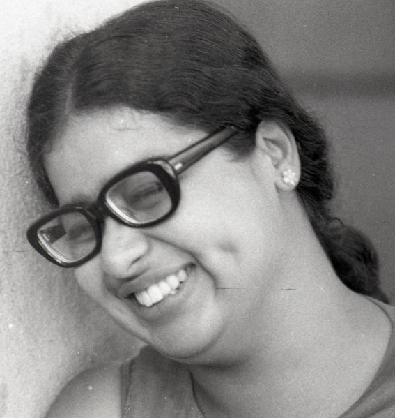 चित्र:Mrinalini-Mukherjee.jpg