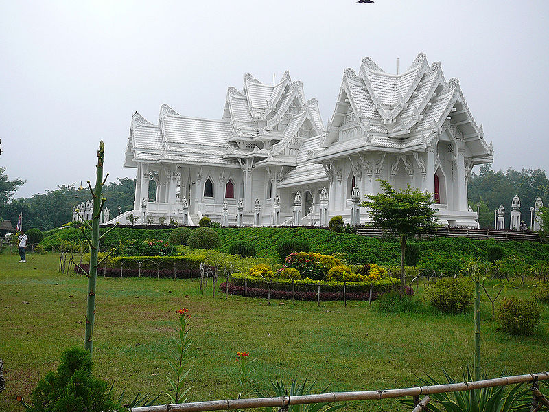 File:Thai-Temple-Lumbini.jpg