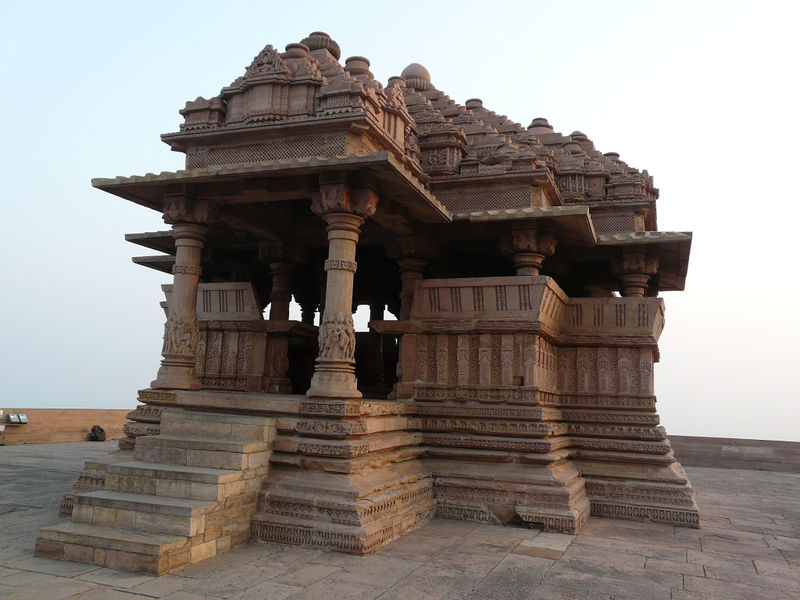 File:Saas-Bahu temple-4.jpg