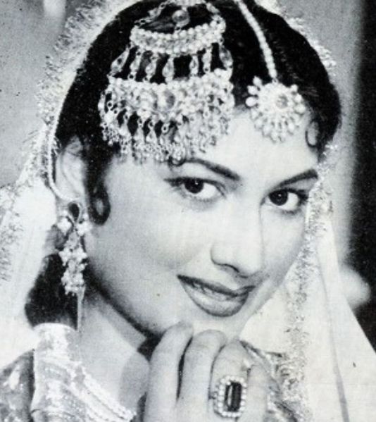 चित्र:Minoo-Mumtaz.jpg