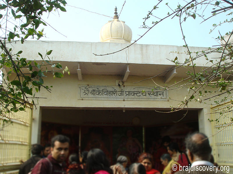 File:Banke-Bihari-Nidhivan-Vrindavan.jpg